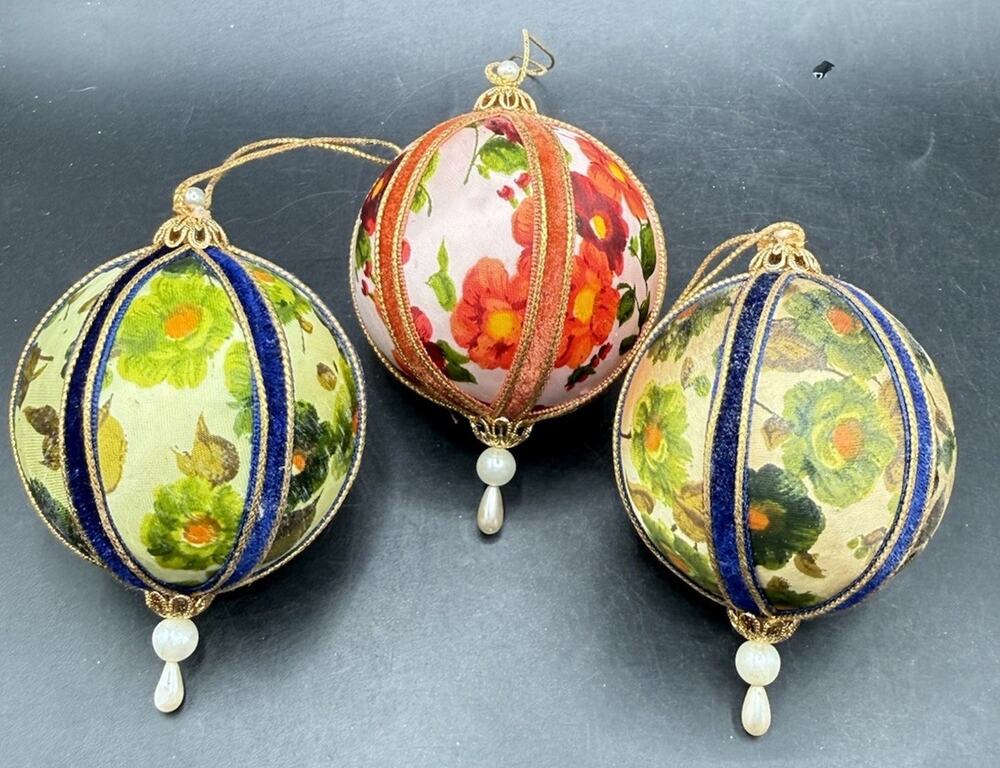Set Of 3 Vintage Christmas Ornaments Floral Ball brocade Fabric Beaded LO31